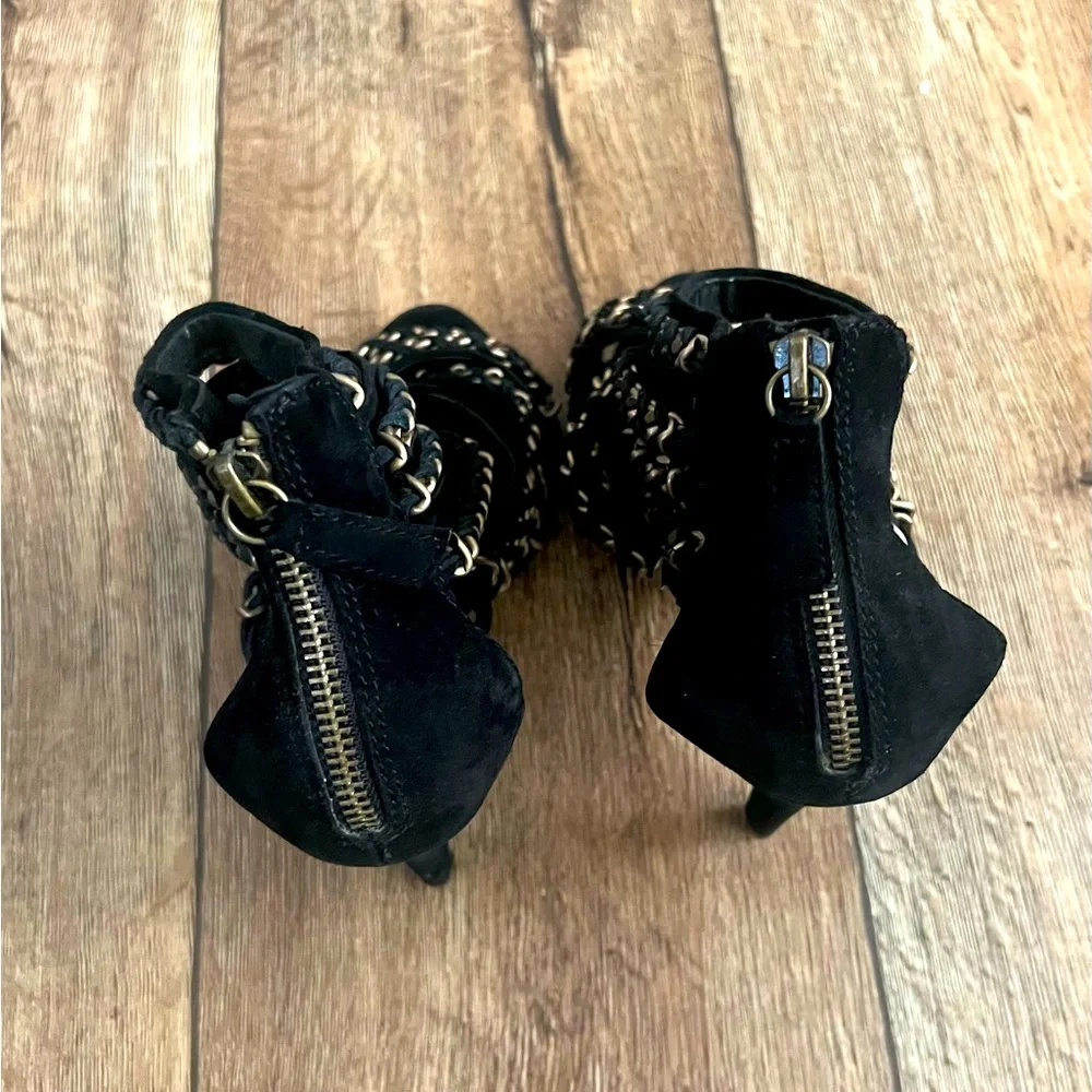 ZARA Black strappy shoe with gold chains. - Picture 3 of 3